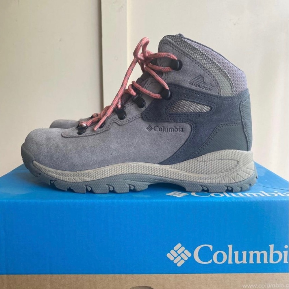 Columbia Newton Ridge Plus Amped Women's Waterproof Hiking Boots size 8.5